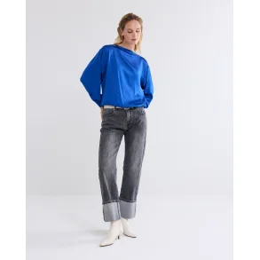 Bluse med bdhals og flagermusrmer