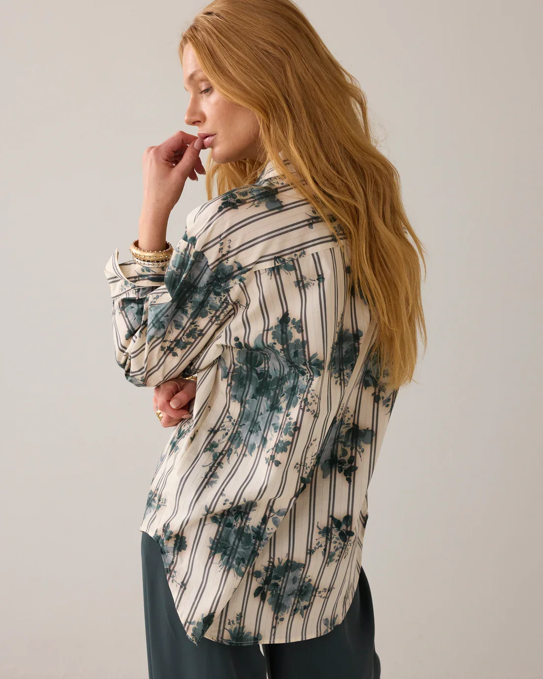 Skjorte Med Blomster Og Striber