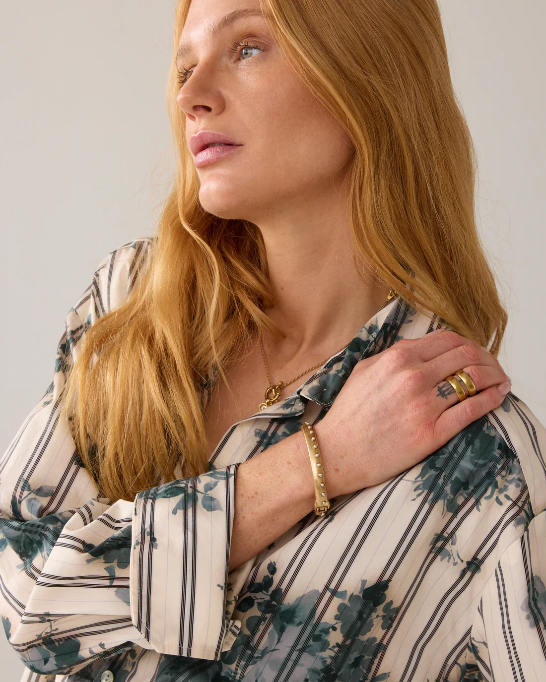 Skjorte Med Blomster Og Striber