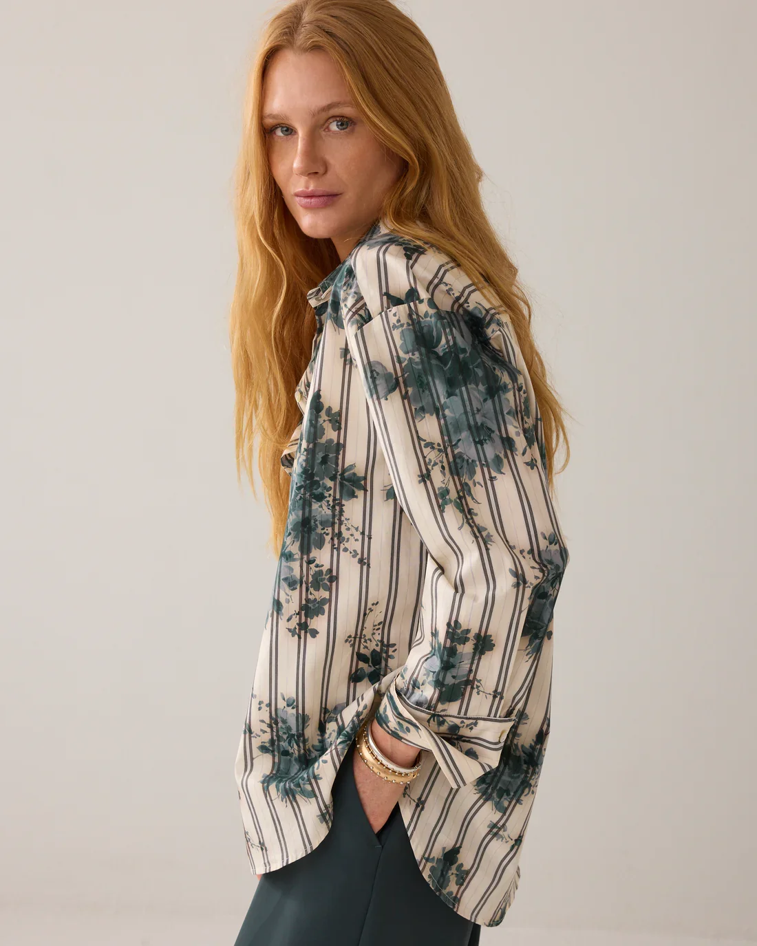 Skjorte Med Blomster Og Striber