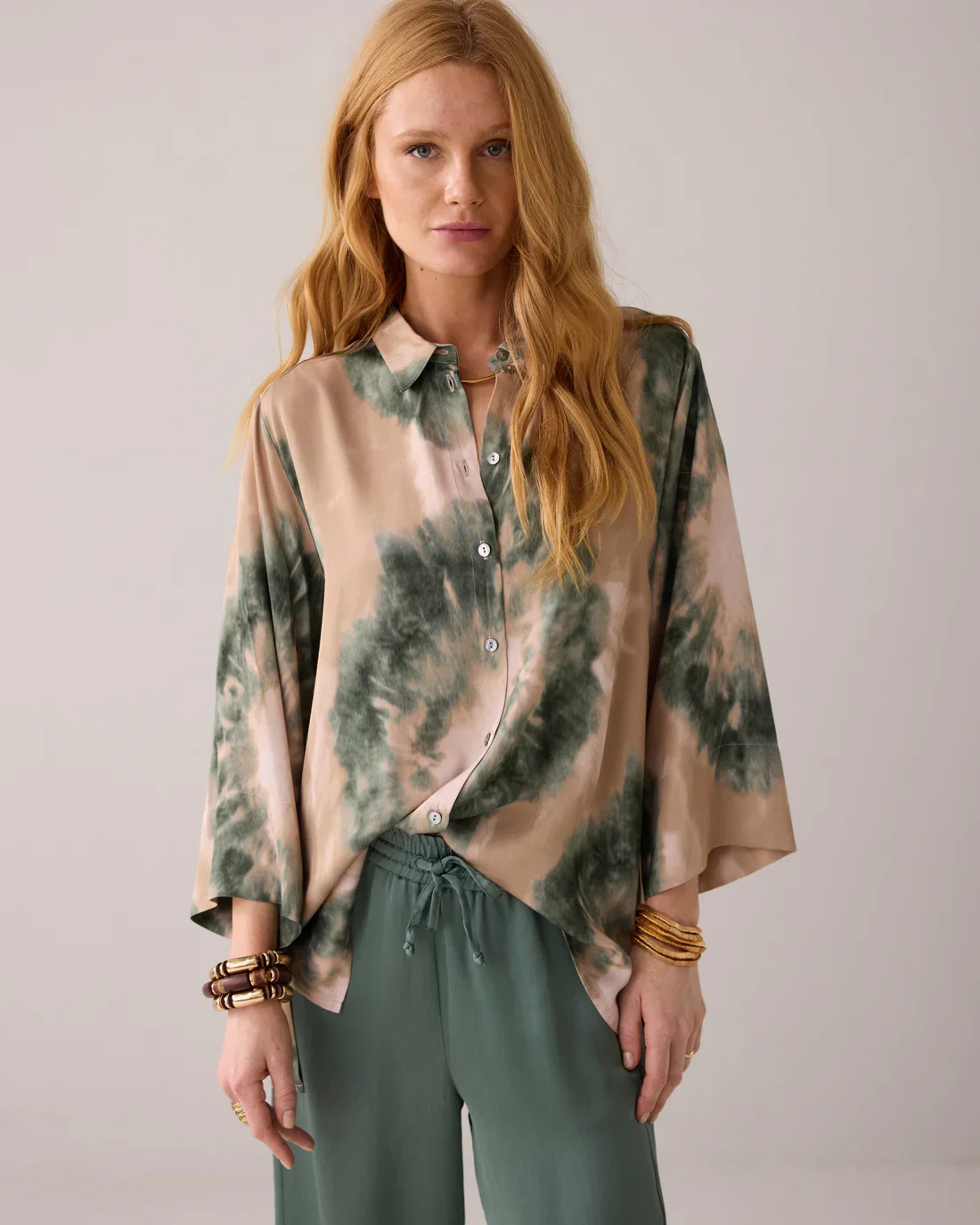 Bluse tie dye med lse rmer