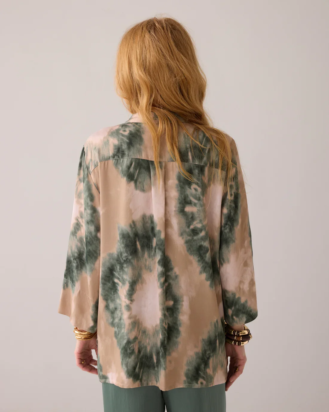 Bluse tie dye med lse rmer