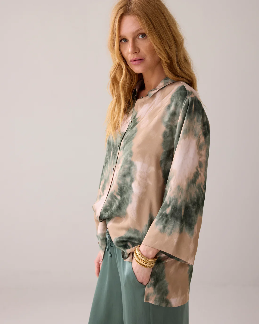 Bluse tie dye med lse rmer