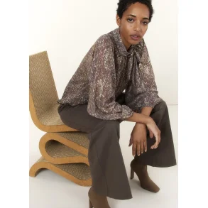 Bluse med sljfe gennemsigtig