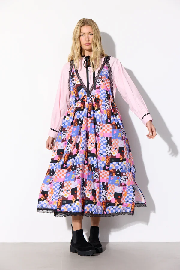 Kjole Ellen Multiverse Art Print