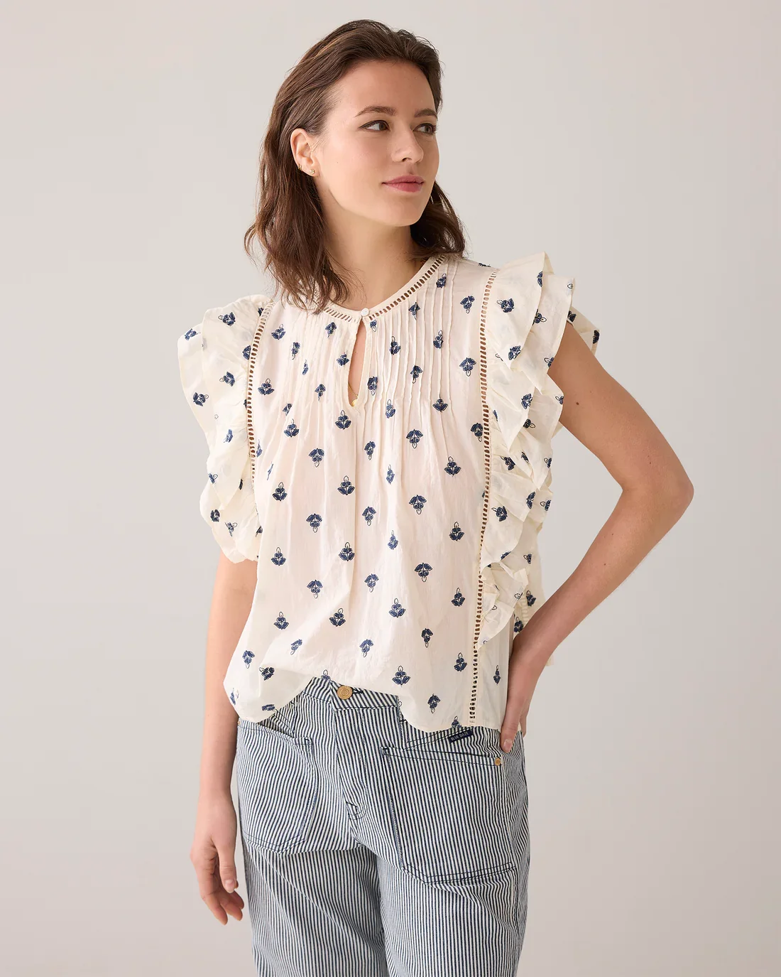 Bluse med broderede blomster