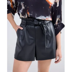 Shorts i imiteret lder