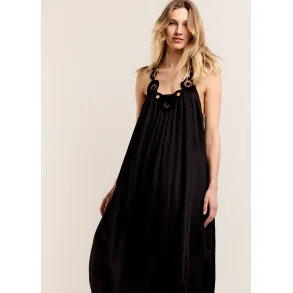 Kjole med rund broderi i halsen