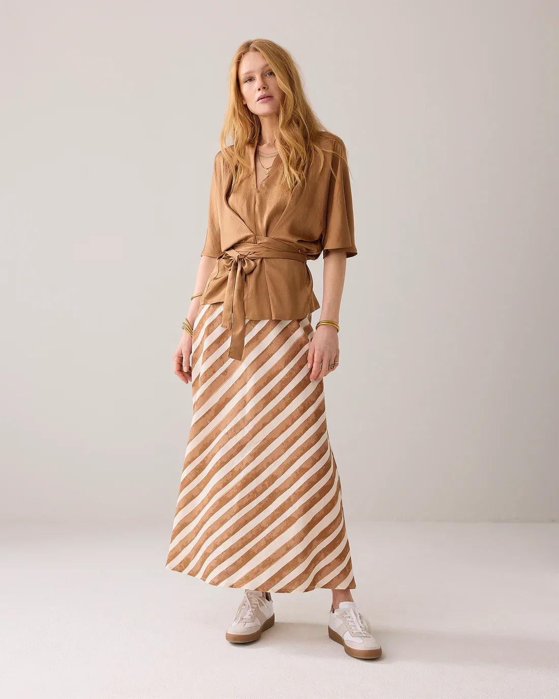 Bluse med bindebnd og trekvart rmer