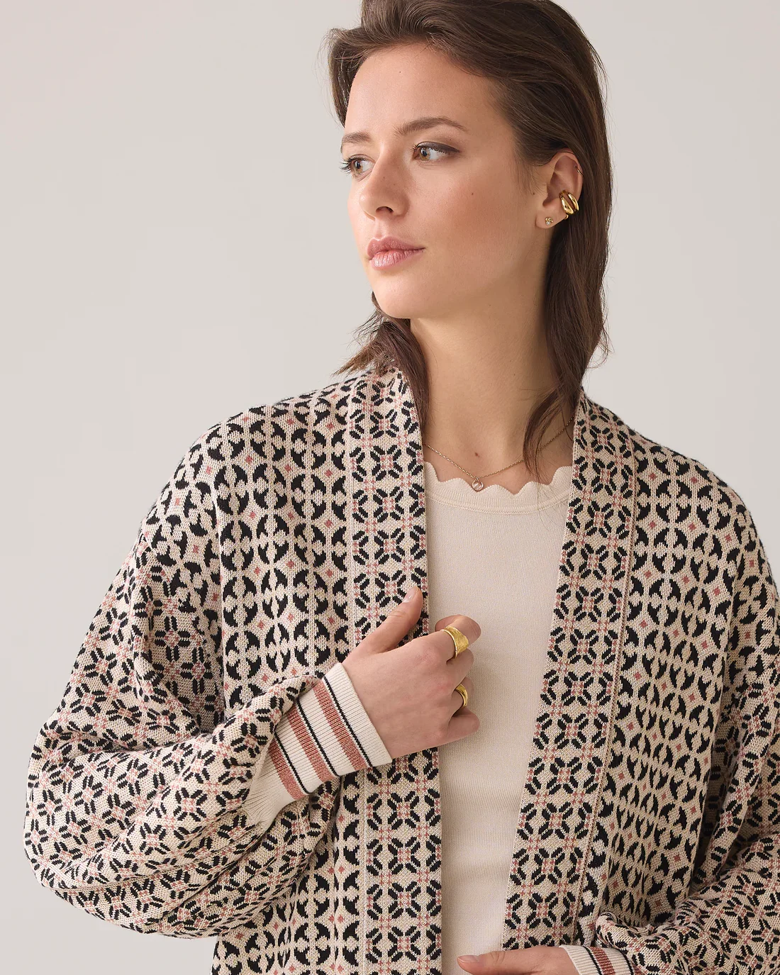 Cardigan med let glimmer og uden knapper