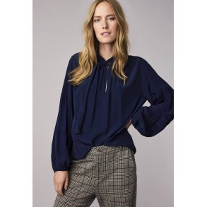 Bluse med aftagelig sljfe